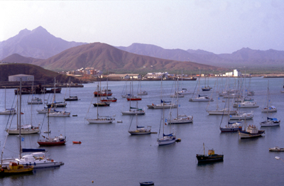 Der große Hafen in Mindelo (c) D coethee CC BY SA 3.0